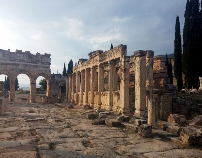 From Fethiye: Pamukkale & Hierapolis Day Trip w/ Meals - From Fethiye to Pamukkale, the ride and breakfast stop are part of the plan