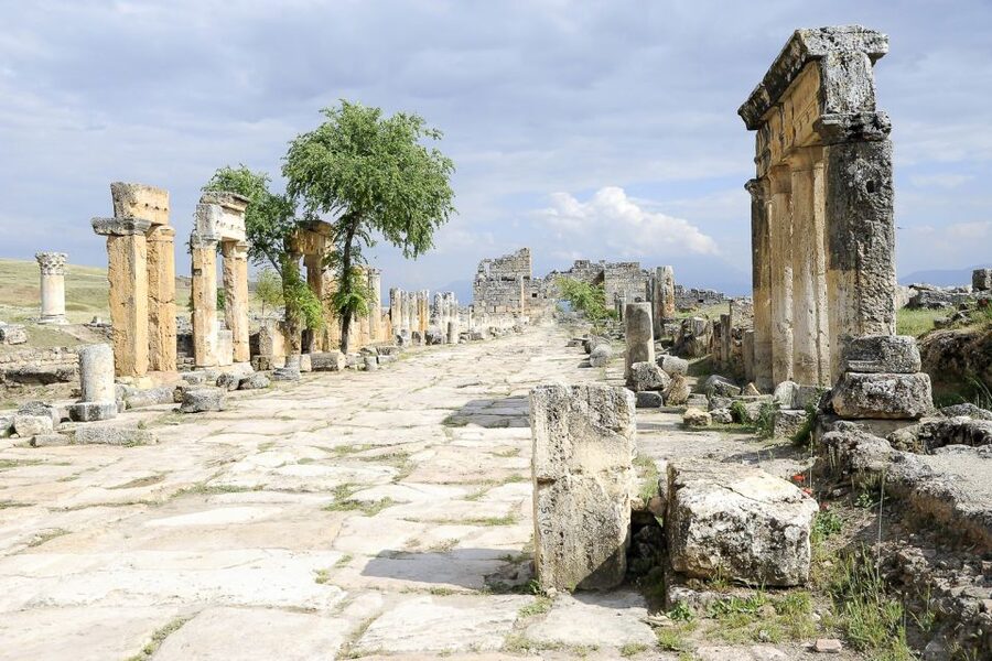 From Istanbul: Private Pamukkale and Hierapolis Day Tour - Flying to Pamukkale in one day, and why it works