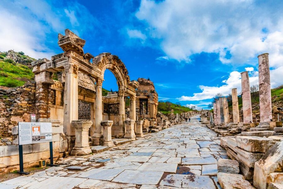 From Izmir: Ephesus and House of Virgin Mary Tour with Lunch - House of the Virgin Mary: a calm start and practical tips