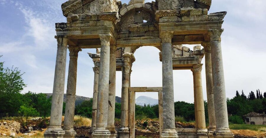 From Izmir: Ephesus, Mary's House Tour with Tickets + Lunch - From Izmir Port to Selcuk: the day-trip setup that works