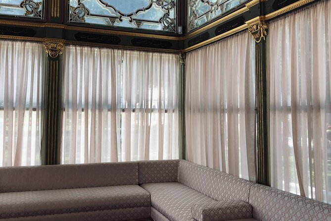 Full-Day Istanbul Old City Walking Tour - Topkapi Palace: treasury sparkle, armory edge, and palace courtyards
