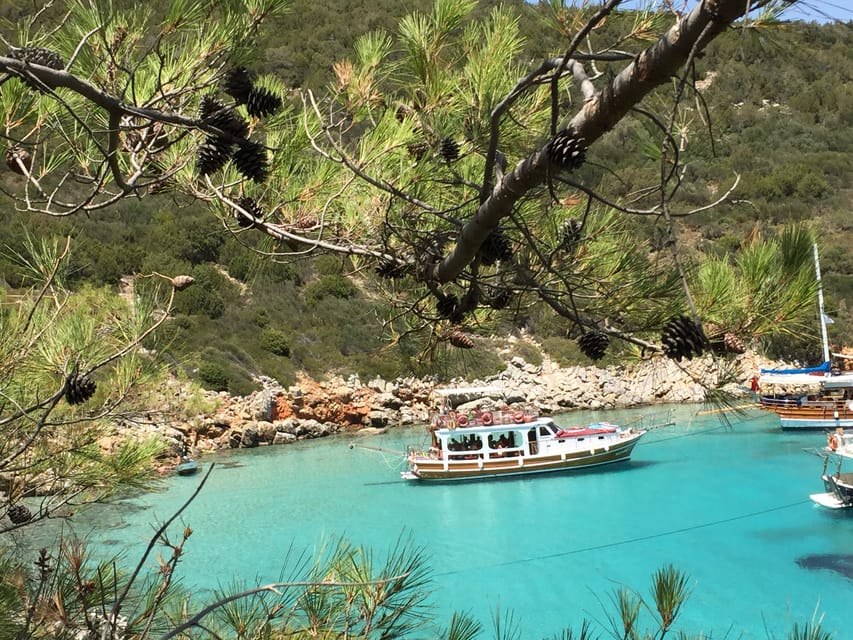 Full-Day Orak Island Boat Trip from Bodrum - Boat size, onboard vibe, and why the crew matters