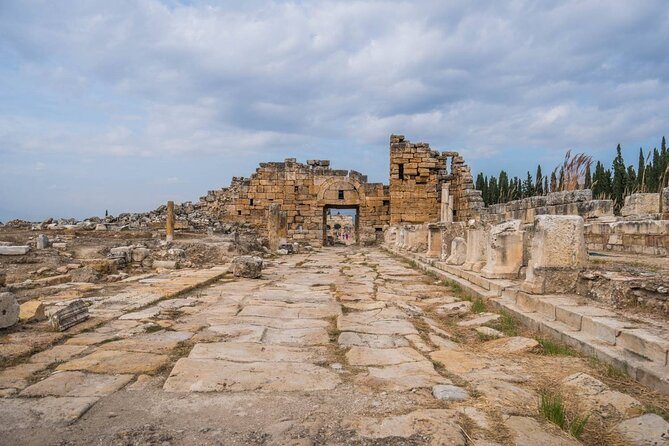 Full-day Pamukkale and Hierapolis Tour from Selcuk or Kusadasi - Air-conditioned comfort, group size, and how the day stays smooth