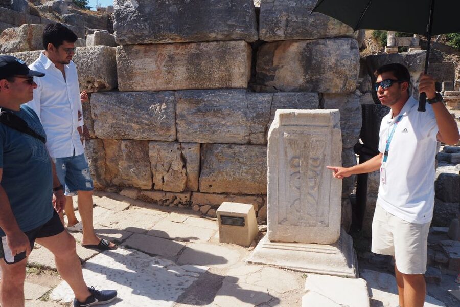 Full-Day Tour of Ancient Ruins in Ephesus from Izmir - Beyond the ruins: House of the Virgin Mary on Bulbul Mountain
