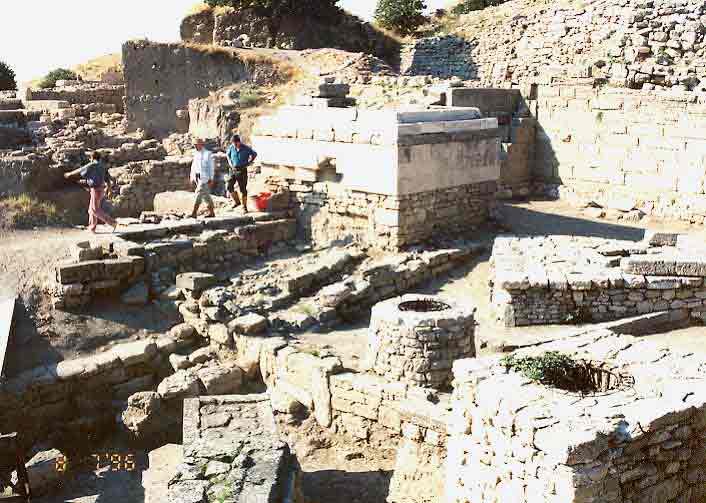 Full-Day Troy Tour From Istanbul - Entering Troy: The Trojan Horse Replica Sets the Myth in Motion