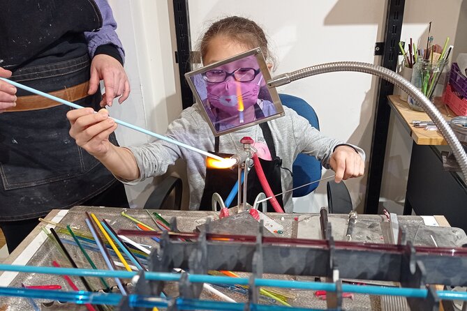 Glass Melting and Shaping with Flame with the Senior Glass Master - Group size in Beyoğlu: why 2 to 5 matters