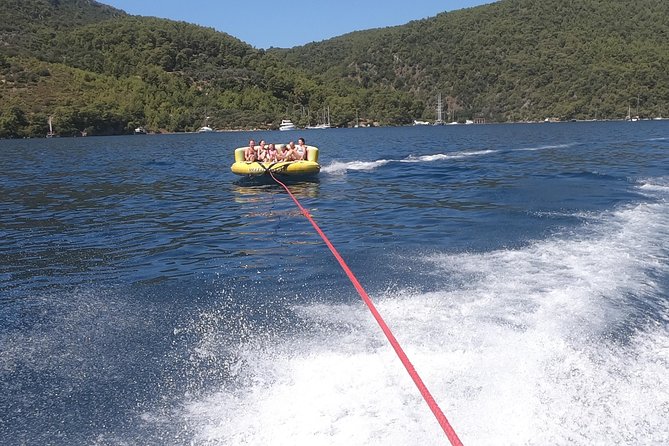 Göcek 12 islands boat trip (lazy day out) from Sarigerme - The boat setup: double deck, lots of water time, and a shaded-spot reality check
