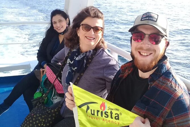 Golden Horn and Bosphorus Boat Tour in Istanbul - What Happens on Board: Space, Photos, and Refreshment Options