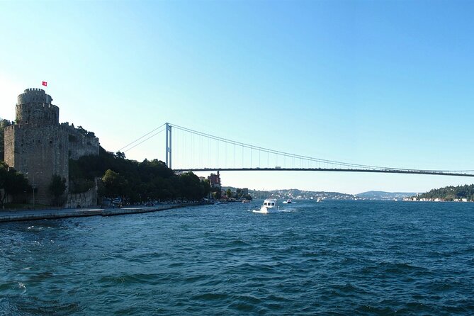 Golden Horn and Bosphorus Boat Tour in Istanbul - Meeting Point at Turista Travel Agency, Divan Yolu Street, and Start-Time Reality