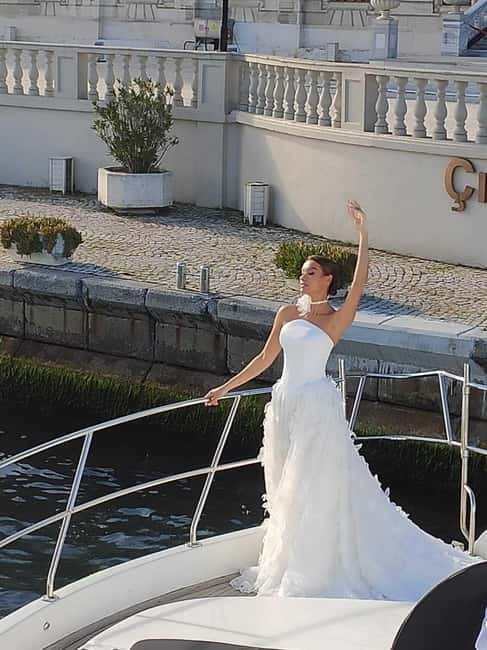 Golden Horn and Bosphorus Sunset Tour Stop at Anatolian Side - Why a Golden Horn and Bosphorus sunset cruise feels different
