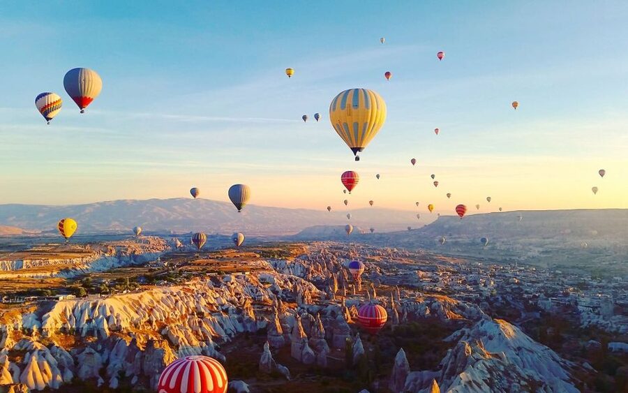 Göreme: Sunrise Hot Air Balloon Flight Over Cappadocia - Balloon inflation, hot tea, and meeting your pilot in the basket
