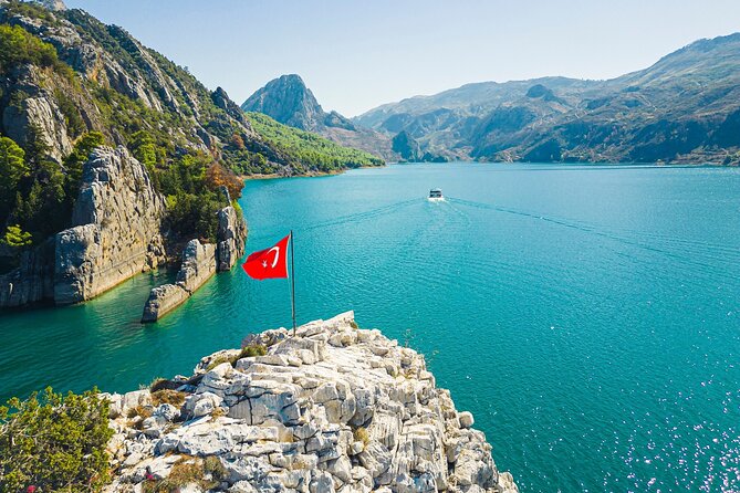 Green Canyon Boat Trip with Lunch and Unlimited Drinks - Fishing, a second swim, and the calm return on board