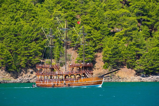 Green Canyon Boat Trip with Lunch From Side - Music levels and the pace: plan for a lively boat atmosphere