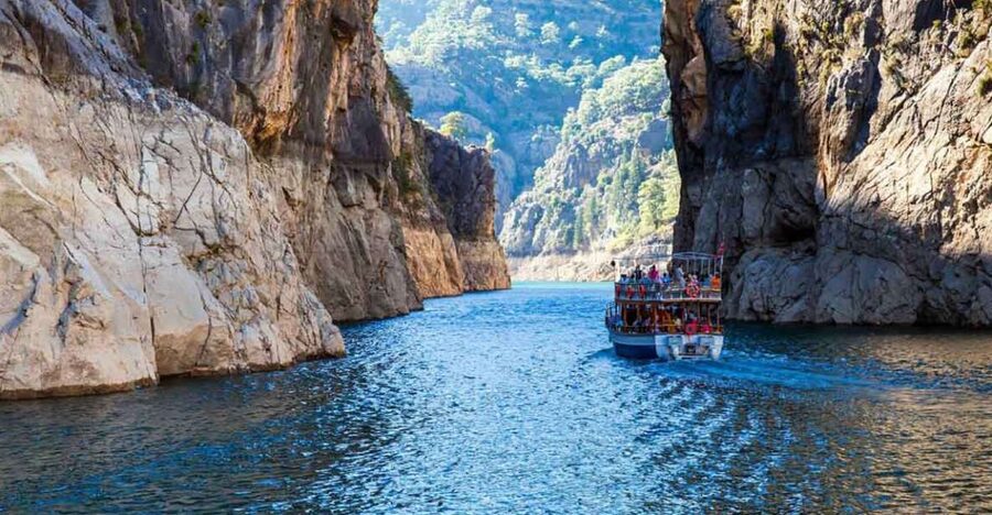 Green Canyon: Boot Tour with Lunch, Soft Drinks, & Transfer - 5 Hours on the Water: Cruise, Fishing, and Swimming Break