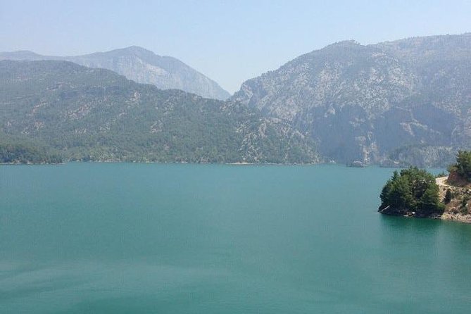 Green Canyon Magic: Scenic Boat Tour for Nature Lovers - Guide style: what a licensed instructor adds