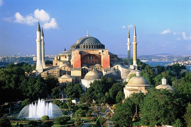 Guided Hagia Sofia, Blue mosque, Basilica Cistern skip lines tour - Hippodrome Remnants, Obelisks, and a Roman-Style Crowd