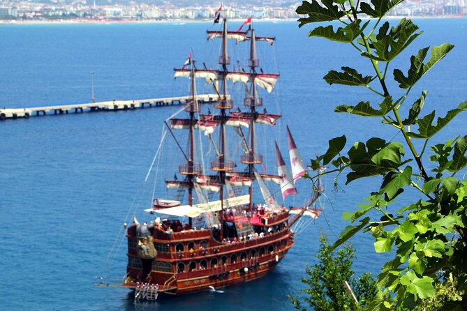 Halal Concept Short Pirate Boat Tour in Alanya - Fosforlu Mağara: The Phosphoric Cave Glow and Bread-Eating Piranhas