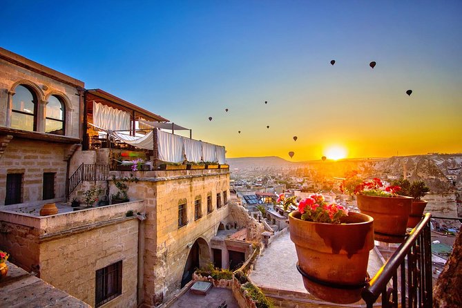 Hot Air Balloon, Best of Red and Green Guided 1-Day Tour - Price and logistics: is $300.37 good value here?