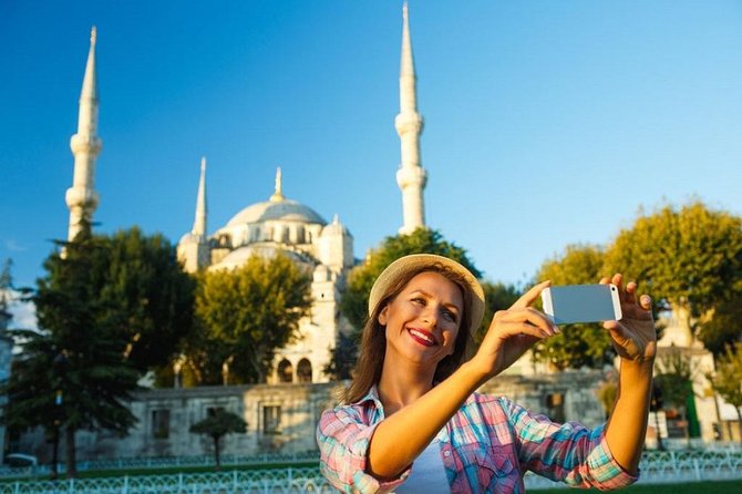 Imperial Istanbul Half-Day Tour: Hagia Sophia and Grand Bazaar - The Turkish carpet stop: educational option or time-sink?
