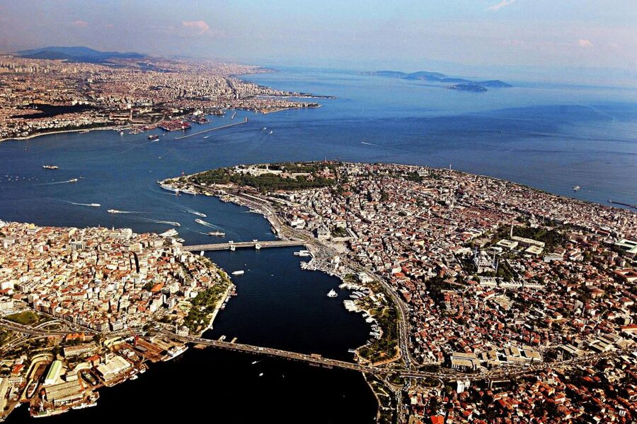 Istanbul 3-Hour Old City Tour by Bicycle - Finding the meeting point near Sirkeci, then rolling into the peninsula