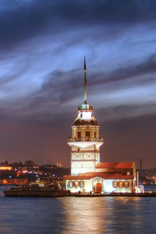 Istanbul: A short trip along the Bosphorus in the evening - Forts on the Bosphorus: Anadolu and Rumeli in context