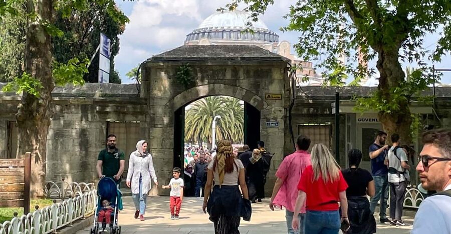 Istanbul: Blue Mosque, Basilica Cistern, & Hagia Sophia Tour - Sultanahmet Square and the Hippodrome: Getting Context Before You Go Indoors