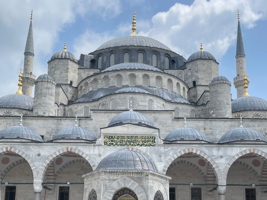 Istanbul: Blue Mosque Guided Tour - Meeting at Dsign Cafe and finding your MegaPass guide