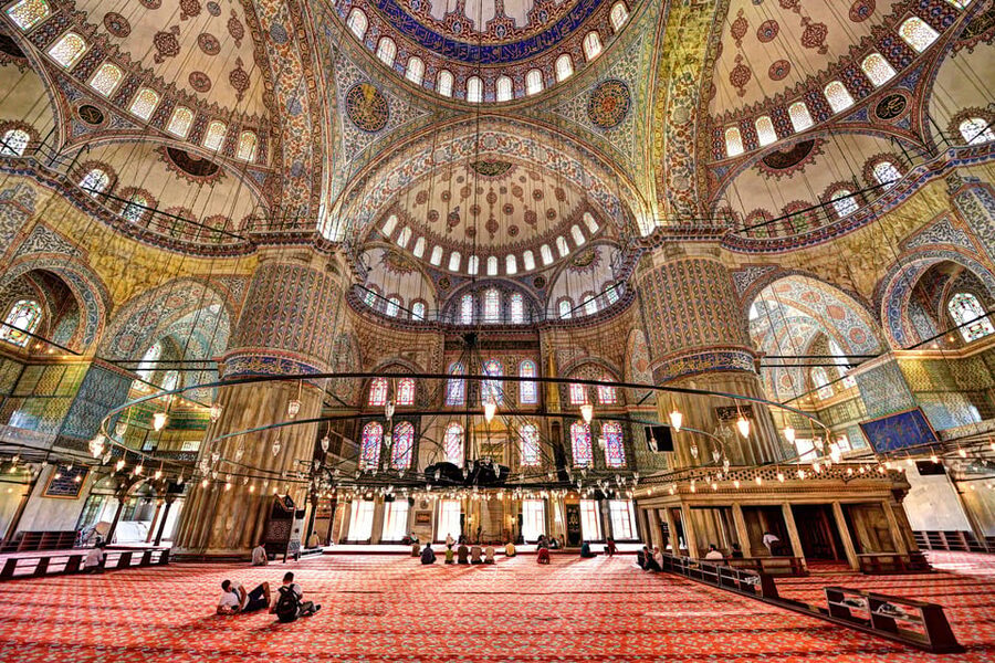 Istanbul: Blue Mosque, Hagia Sophia, & Basilica Cistern Tour - Meeting the guide in the Hippodrome area