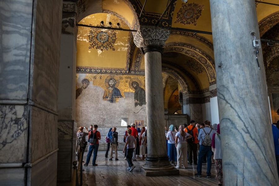 Istanbul: Blue Mosque & Hagia Sophia Guided Tour w/ Tickets - Sultanahmet Square and the Hippodrome context stop