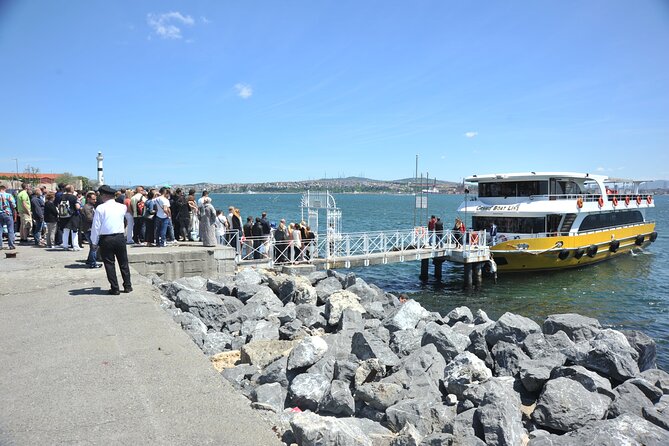 Istanbul: Bosphorus and Golden Horn Cruise with Audio Guide - Asian-side payoff: Beylerbeyi Palace and Maiden’s Tower