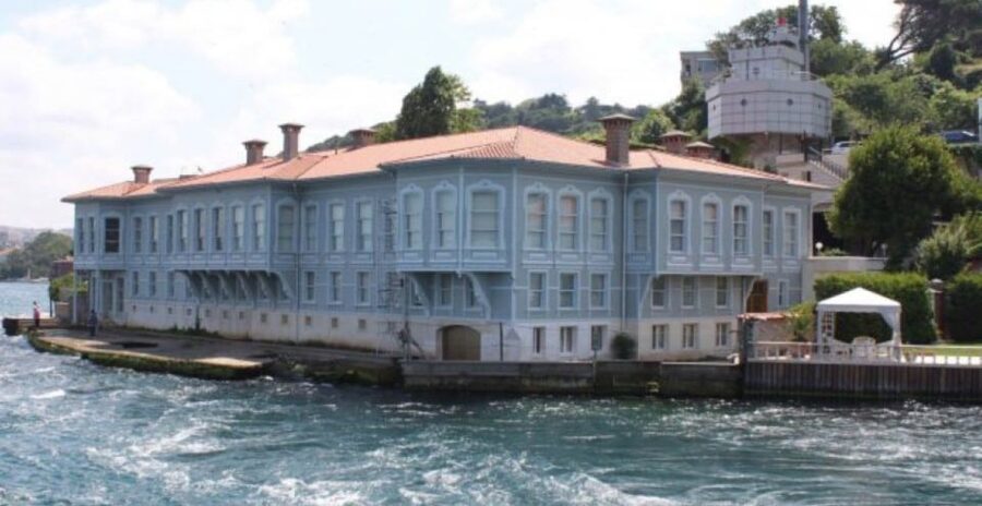 Istanbul: Bosphorus And Golden Horn Morning or Sunset Cruise - Cruising the Bosphorus: Besiktas, Ortaköy, and the bridge moments