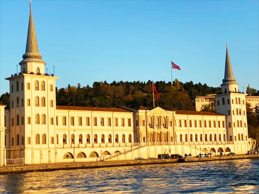 Istanbul: Bosphorus and Golden Horn Sunset Yacht Cruise - Topkapı Palace to Galata Tower and Galata Bridge: a moving skyline that’s easier than it looks