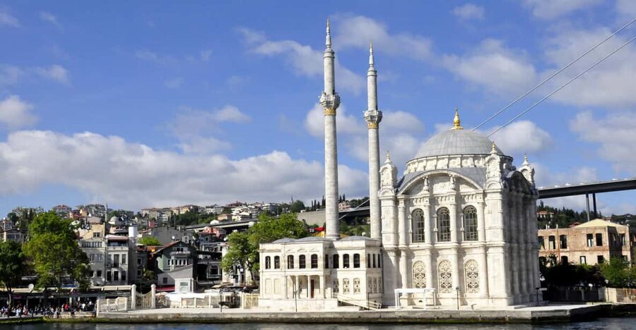 Istanbul: Bosphorus Boat Cruise - Passing Beylerbeyi Palace and Bosphorus bridge views