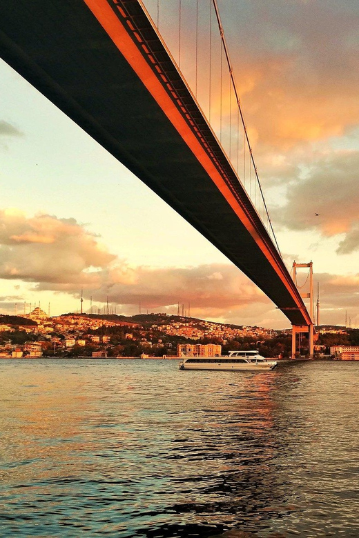 Istanbul: Bosphorus Boat Cruise - Leander’s Tower finish: the lighthouse moment