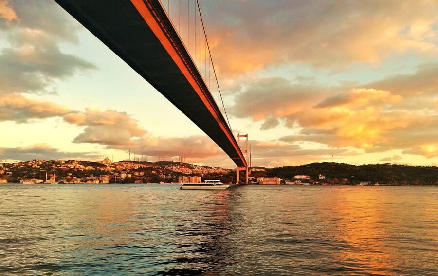Istanbul: Bosphorus Boat Cruise - Guide commentary, language mix, and the sound factor on board
