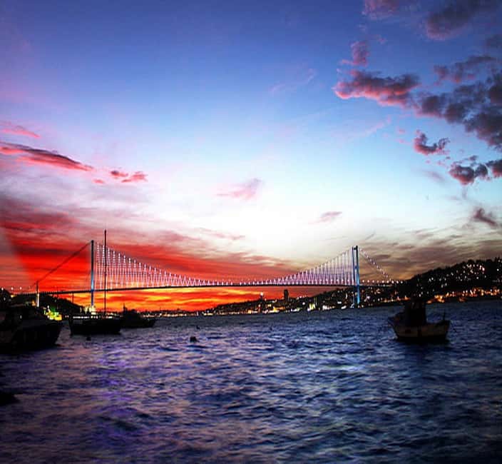 Istanbul: Bosphorus Cruise Morning or Sunset Boat Tour - How the guide narration helps you actually notice things