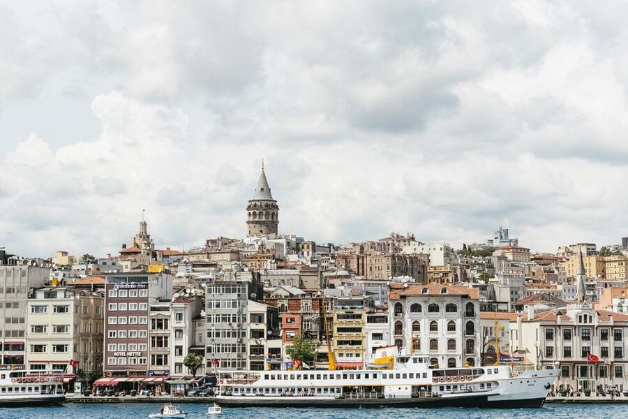 Istanbul: Bosphorus Cruise w/Audio Guide and Sunset Option - Audio guide and live commentary: how to make it actually work
