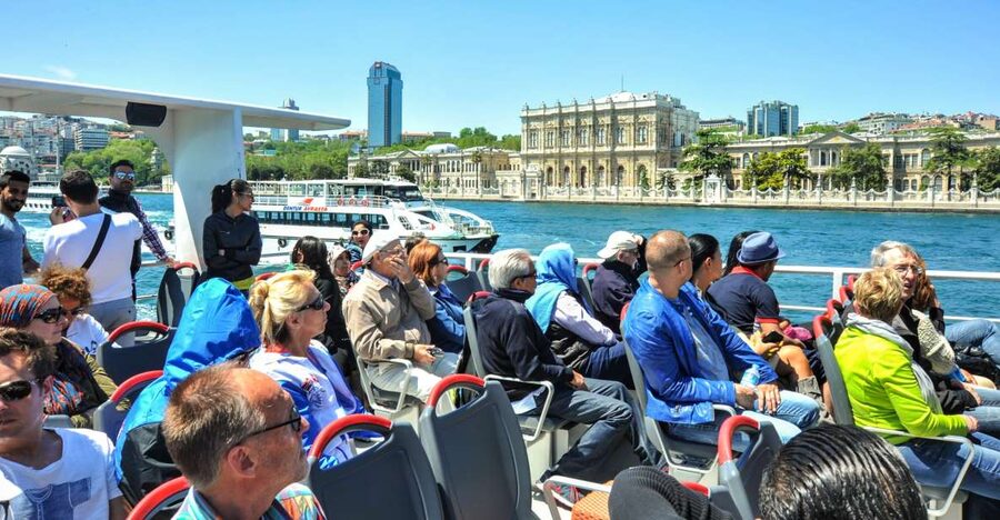 Istanbul: Bosphorus Cruise w/Audio Guide and Sunset Option - Meeting at Gazete Market, finding the boat, and the 10-minute walk