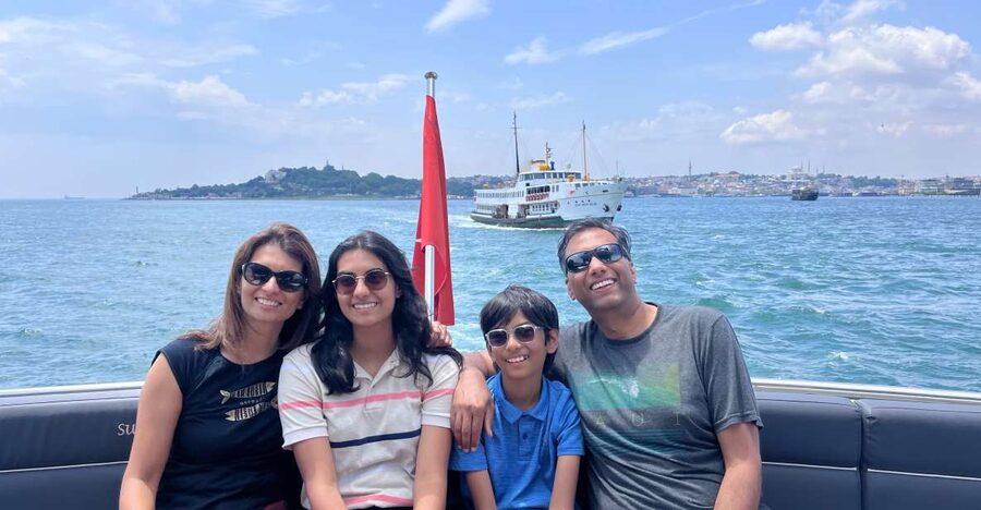Istanbul: Bosphorus Cruise with Stopover on the Asian Side - From Dolmabahçe to the Bosphorus, You Start With the Right View