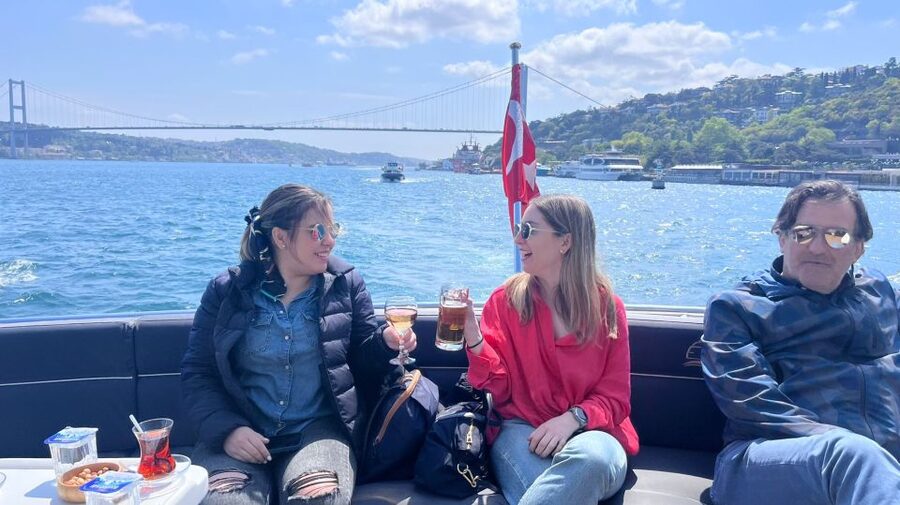 Istanbul: Bosphorus Cruise with Stopover on the Asian Side - Ortaköy, Arnavutköy, and Bebek Vibes, How the Shoreline Tells You Istanbul’s Mood