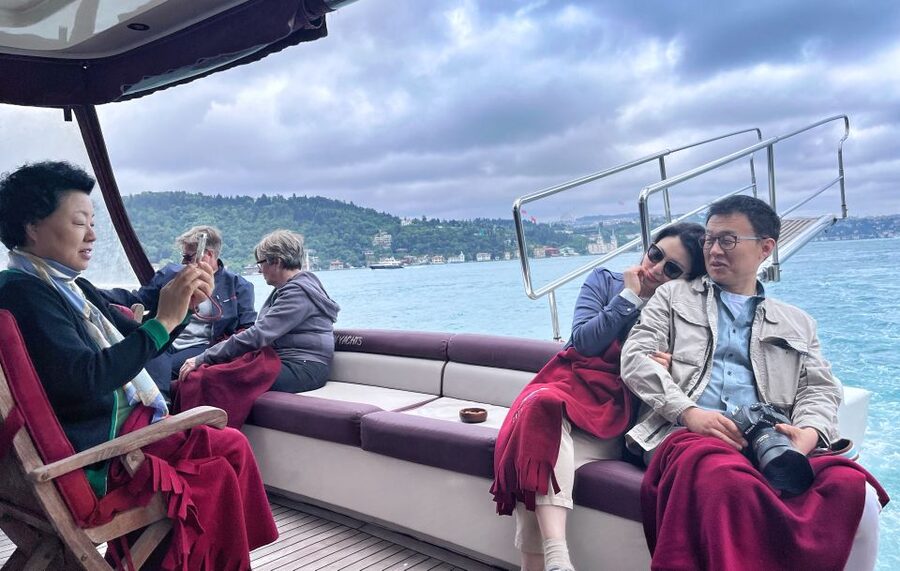 Istanbul: Bosphorus Cruise with Stopover on the Asian Side - On-Board Comfort, Snacks, Tea, and How Much the Guide Changes It