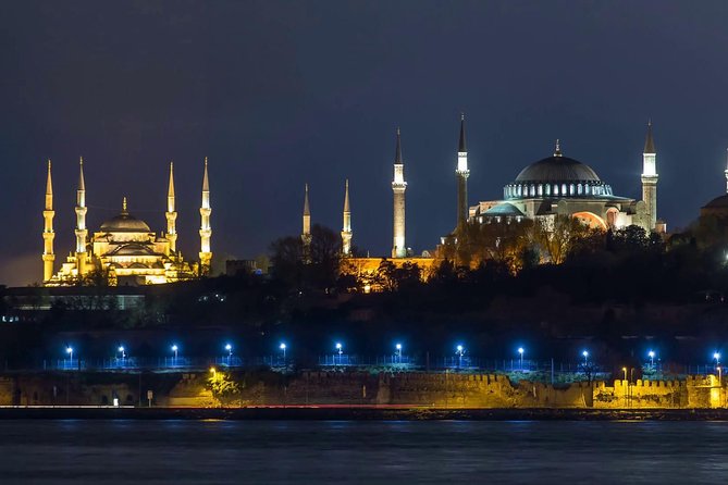 Istanbul Bosphorus Dinner Cruise and Turkish Night Show with DJ - The Boat Experience: Group Size, Crowds, and Getting Your Seat Right