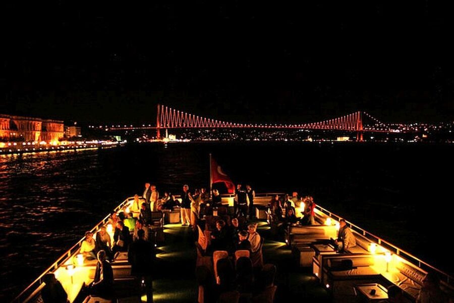 Istanbul Bosphorus Dinner Cruise &Entertainment hotel pickup - Photography and Comfort Tips for Night Sights