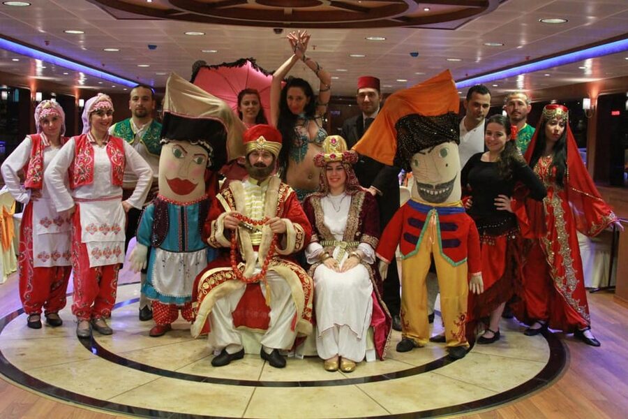 Istanbul: Bosphorus Dinner Cruise Incl. Drinks with Transfer - Bridges and Fortresses, Plus the Europe-to-Asia Feeling