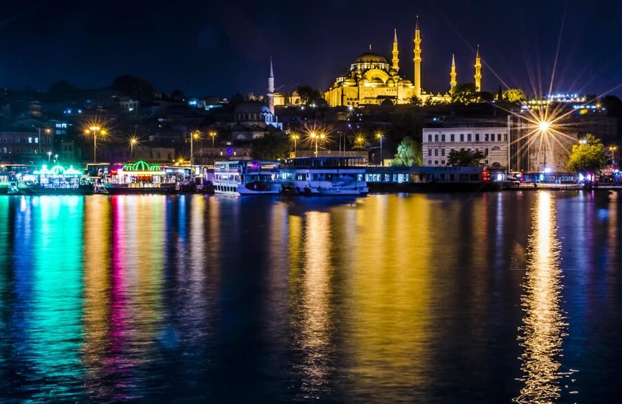 Istanbul: Bosphorus Dinner Cruise Incl. Drinks with Transfer - Beylerbeyi Palace and Maiden’s Tower: The Night Finale Shots