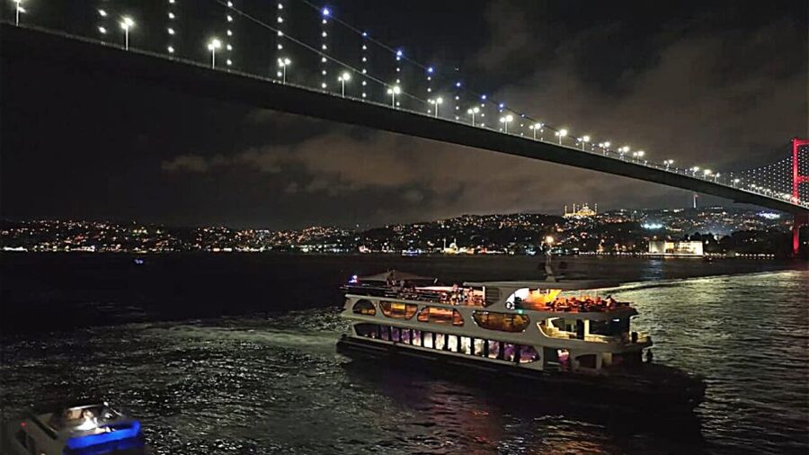Istanbul: Bosphorus Dinner Cruise with Drinks & Turkish Show - Key Points at a Glance
