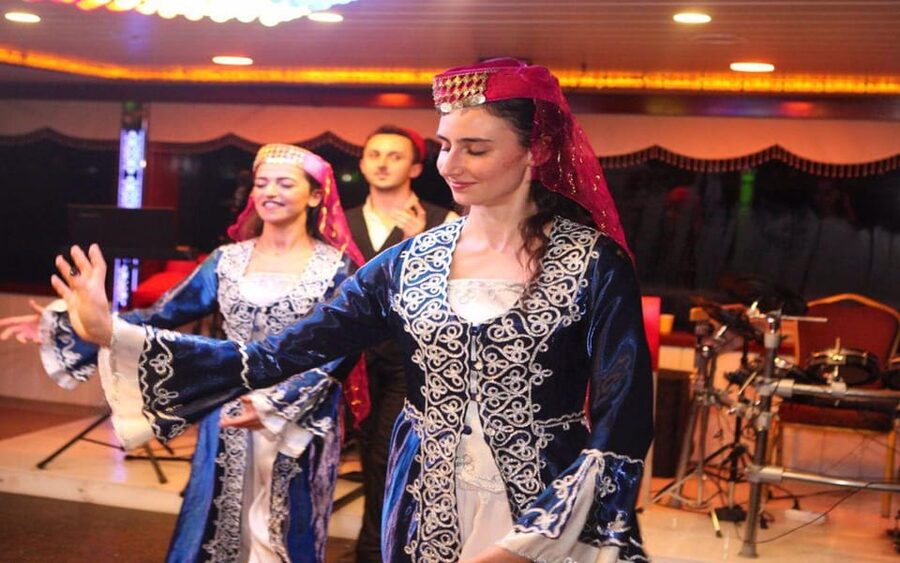 Istanbul: Bosphorus Dinner Cruise with Entertainment - Night Bosphorus Magic, Without the Full-Day Commitment