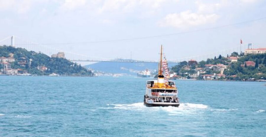 Istanbul: Bosphorus Dinner Cruise with Private Table & Show - Duration and flow: your 3-hour plan, step by step