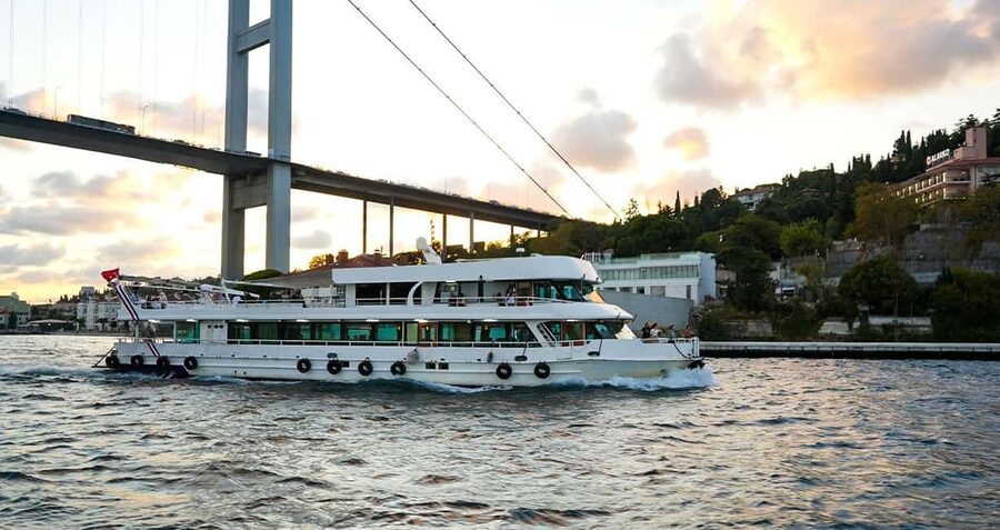 Istanbul: Bosphorus & Golden Horn Cruise Daytime or Sunset - Key highlights before you go