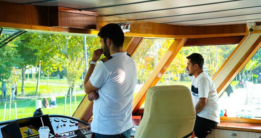 Istanbul: Bosphorus & Golden Horn Cruise Daytime or Sunset - What the guide and audio really do for you